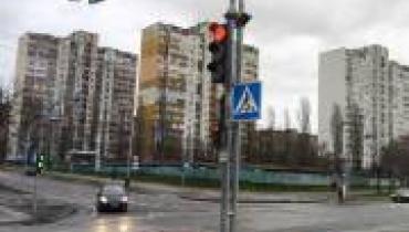 На перекрестке улиц Радужной и Игоря Юхновского заработал новый светофорный объект