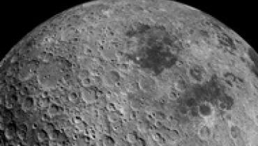 Луна сжимается и трескается - ученые