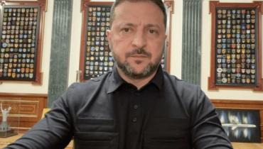 Російське небо стає небезпечним: Зеленський попередив авіакомпанії про ризики польотів