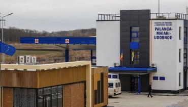 Прикордонна служба попереджає: на в’їзд автомобілів з Молдови до України тимчасово працює лише один пункт пропуску