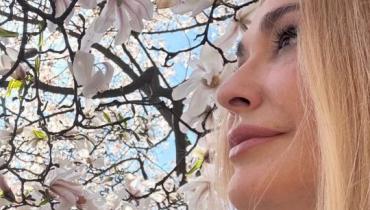 Сумська влаштувала романтичну зйомку з чоловіком біля київських магнолій (фото)