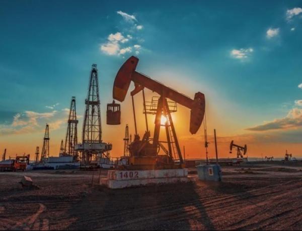 Цена на нефть закрепилась ниже $100