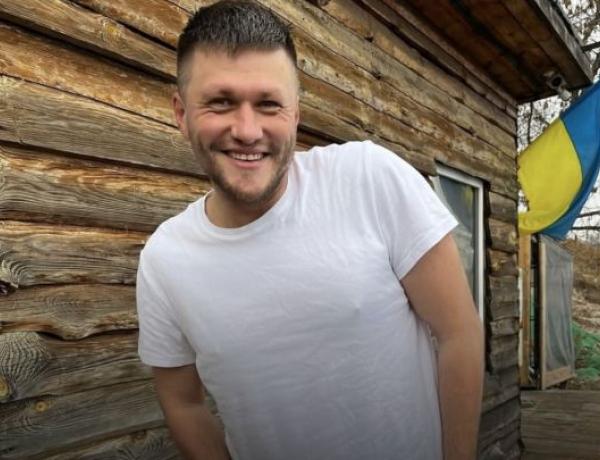 Відомий український комік нарешті одружився зі «старою знайомою» (фото)