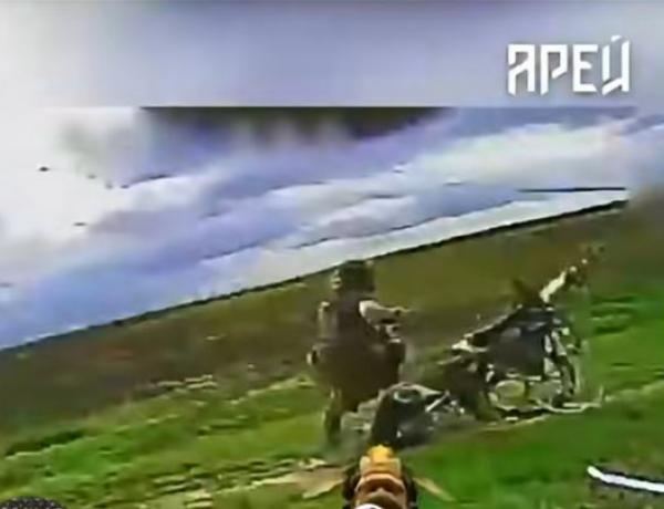 Бджола-бабайка в дії: відео полювання полку «Арей» на окупантів б’є рекорди у мережі