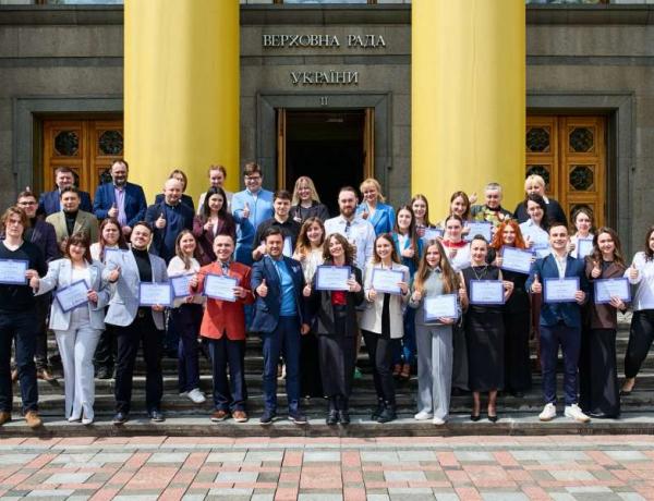 В Апараті Верховної Ради України вручили сертифікати учасникам Програми стажування молоді