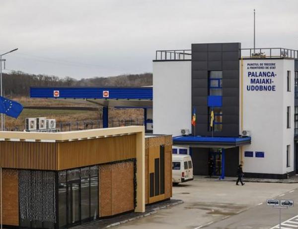 Прикордонна служба попереджає: на в’їзд автомобілів з Молдови до України тимчасово працює лише один пункт пропуску