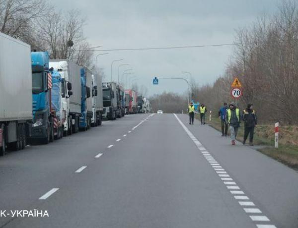 На границе Украины и Словакии завтра заблокируют один из пунктов пропуска