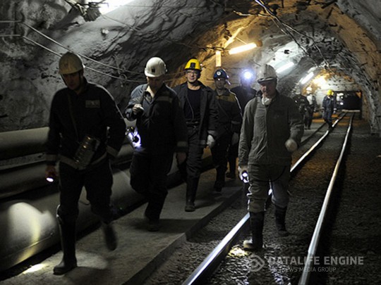 Деньги ушли на салюты: на Донбассе оккупанты оставили шахтеров без зарплат