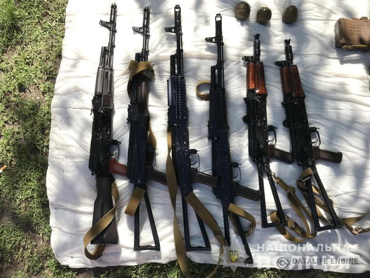 На Луганщині поліцейські вилучили арсенал зброї та вибухівки