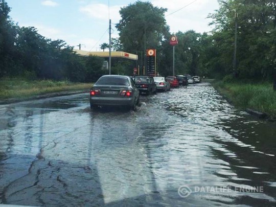 Одесса ушла под воду: после ливня улицы города превратились в реки (фото, видео)