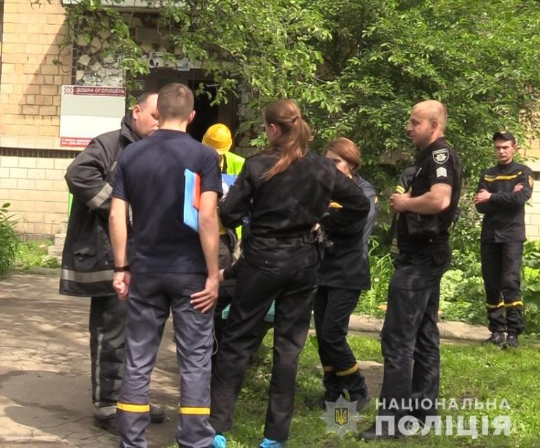 Поліцейські Києва встановлюють обставини вибуху в Оболонському районі