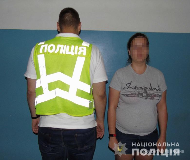 У Києві поліцейські затримали дівчину за неправдиве повідомлення про замінування багатоповерхівки