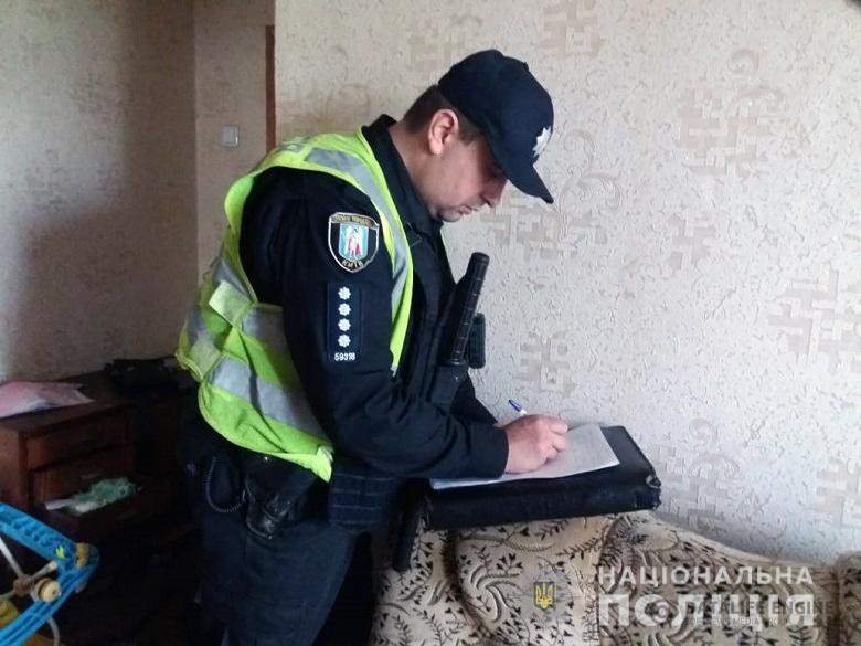 У столиці правоохоронці з’ясовують обставини смерті подружжя в Дніпровському районі