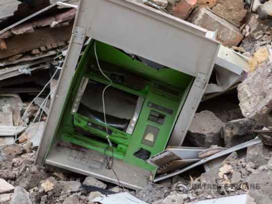В Днепре мощным взрывом уничтожен банкомат «ПриватБанка»: детали и видео с места ЧП