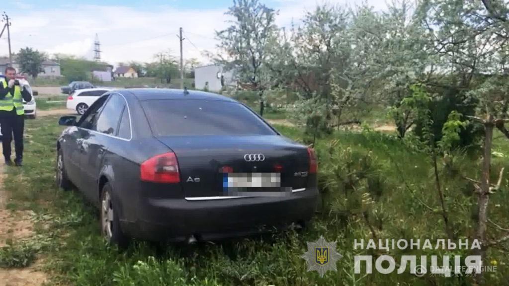 В Одесі поліцейські оперативно затримали озброєних автовикрадачів