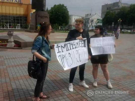 Задержание пикетчиков в Ровно: Зеленского уличили во лжи