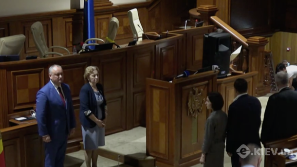 В Молдове привели к присяге новый Кабмин во главе с женщиной-премьером