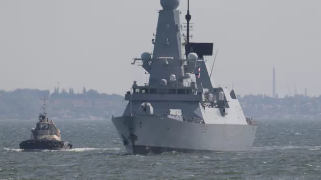 В Британии на остановке нашли секретные документы о проходе эсминца вблизи Крыма