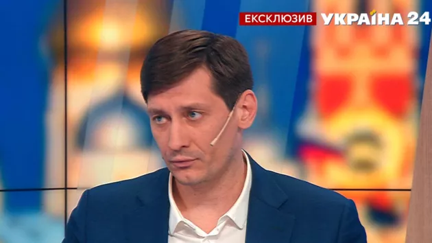 Выехал, чтобы спасти родственников: эксклюзивный комментарий сбежавшего из РФ Гудкова