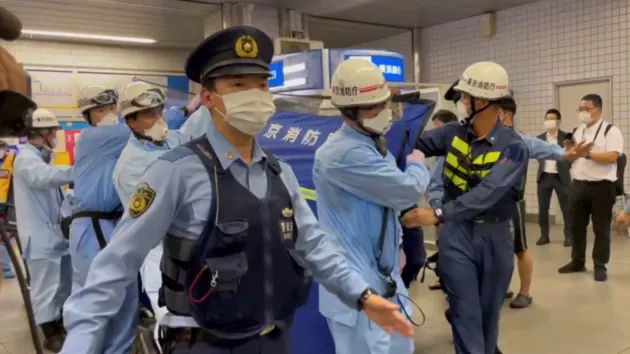 В Японии парень порезал ножом пассажиров поезда – есть пострадавшие
