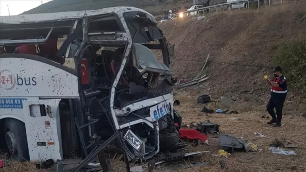 В Турции перевернулся пассажирский автобус – погибли 14 человек (видео)